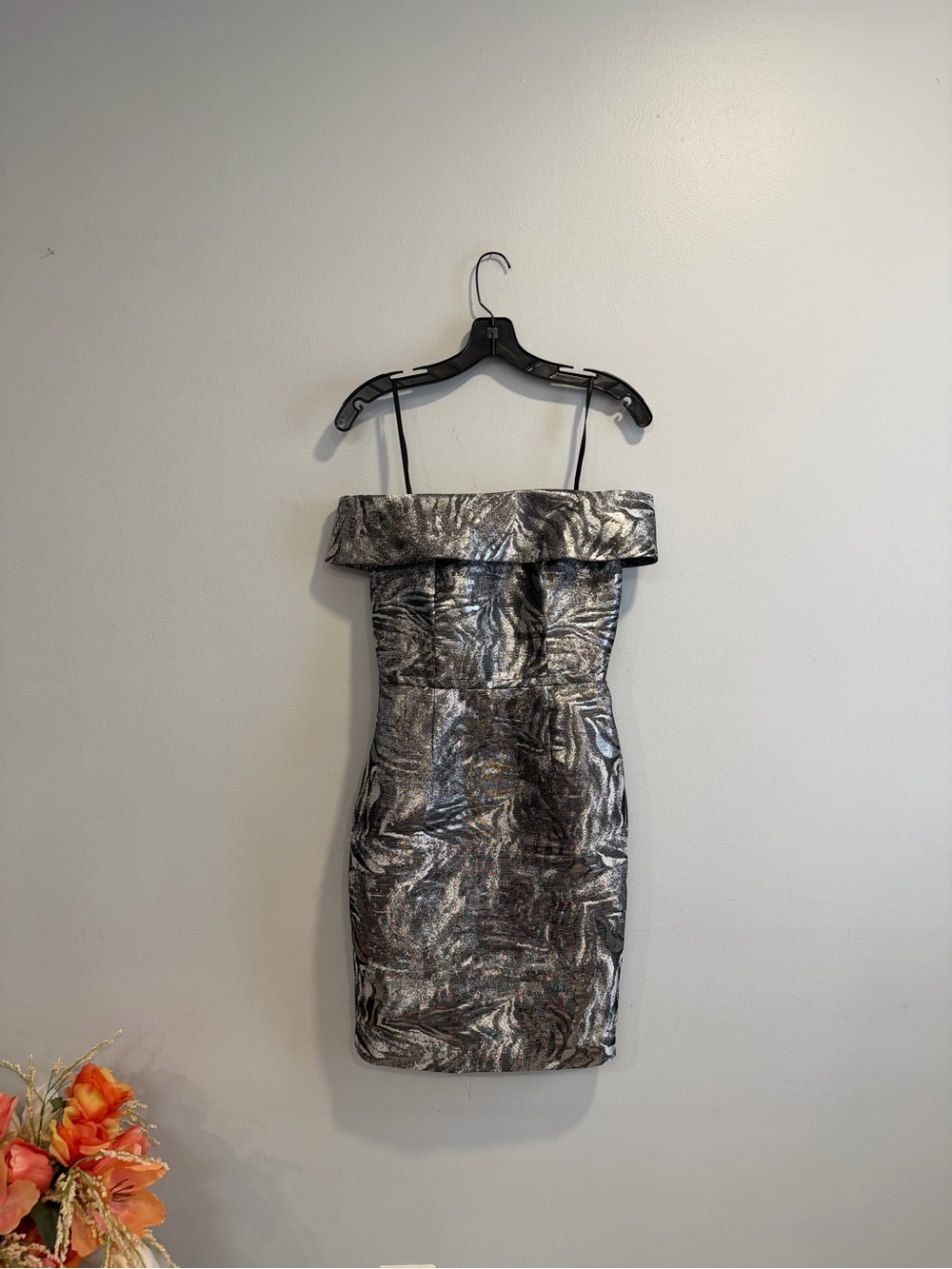 Calvin Klein Metallic Silver Off-Shoulder Short Cocktail Dress Size 2
